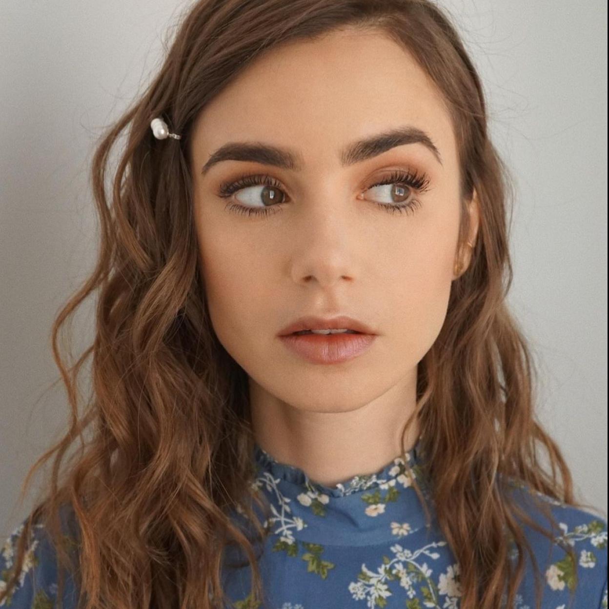 Lily Collins./@fionastiles