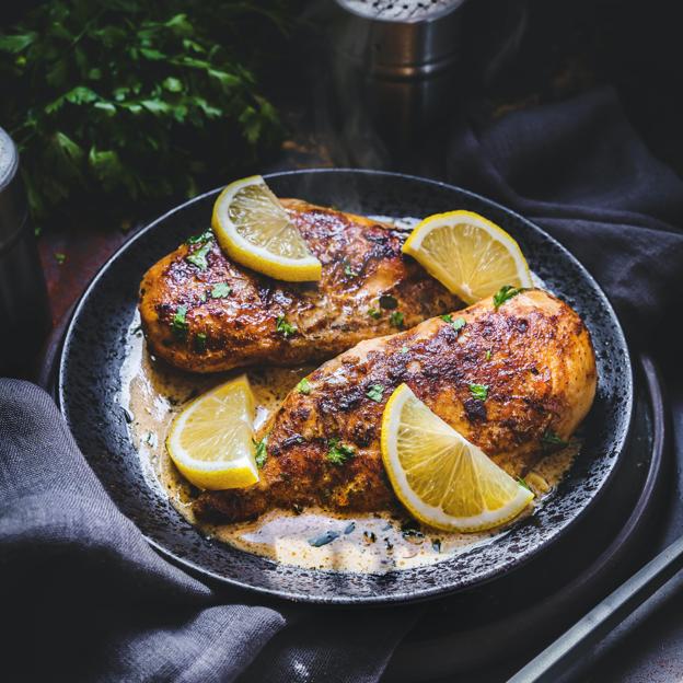 La dieta del pollo: analizamos el régimen de alimentación que se basa sólo en comer carne blanca