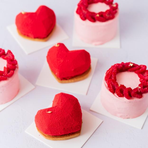 Corazones de frambuesa, tartas de queso y «lovettones»: endulza tu San Valentín con estos postres y dulces que te van a conquistar