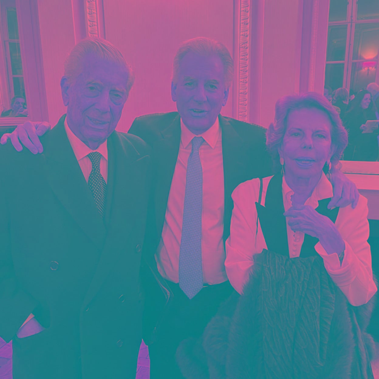 Mario Vargas Llosa, su hijo Álvaro y Patricia Llosa./@Alvarovargasll