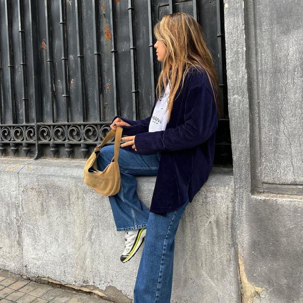 Las deportivas estilo montañero son tendencia y así las llevan las francesas en su versión más chic