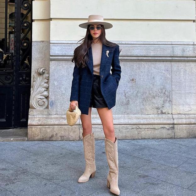 El accesorio favorito de las influencers es made in Spain y convierte un look básico en uno sofisticado al instante 