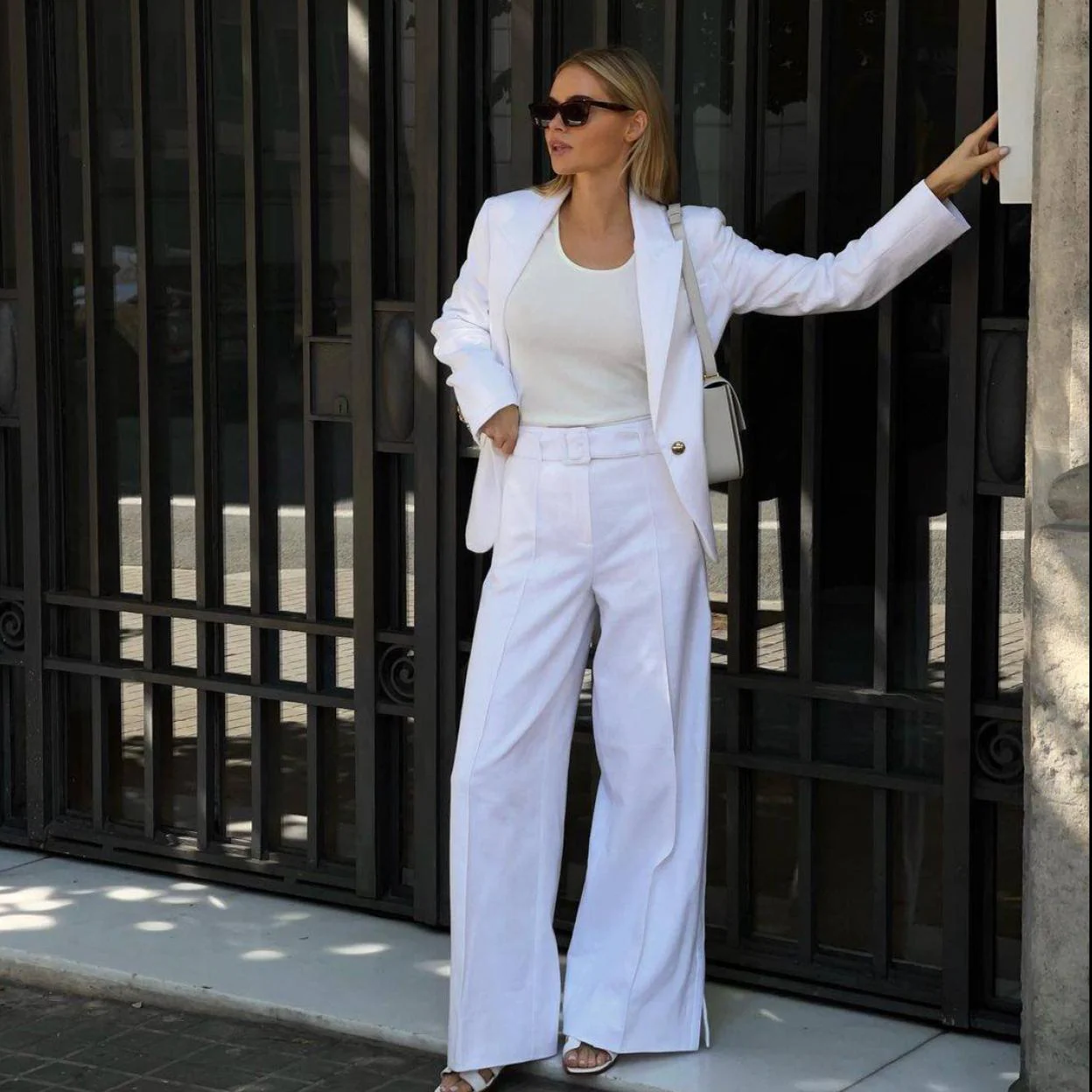 MODA: El traje blanco es tendencia con efecto rejuvenecedor las mejor vestidas llevarán esta primavera | Mujer Hoy