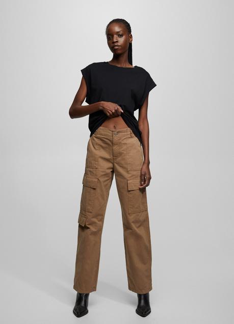 Pantalón cargo de Pull & Bear (29,99 euros)