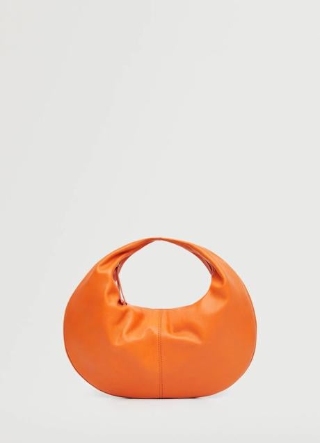 Bolso naranja de Mango Outlet. Foto: Mango Outlet.