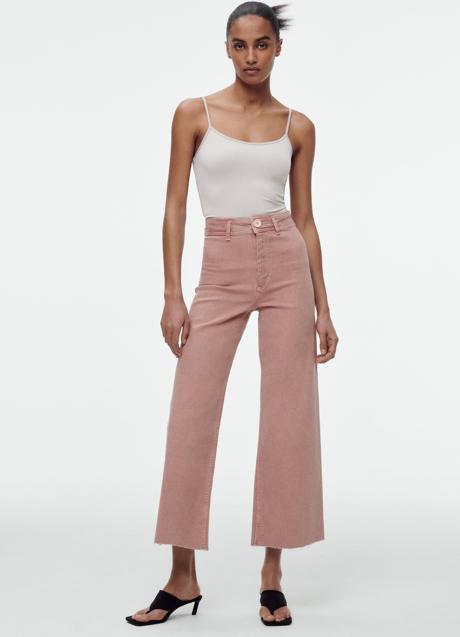 Vaqueros de color rosa de Zara (29,99 euros)