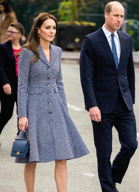 Kate Middleton con abrigo vestido de Michael Kors y bolso Poléne. Foto: @the_princess__of_wales