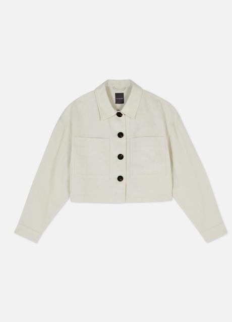 Chaqueta corta de color blanco de Primark (20 euros)