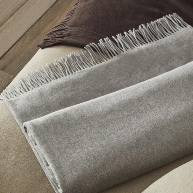 Manta 100% cashmere de Zara Home (199 euros).