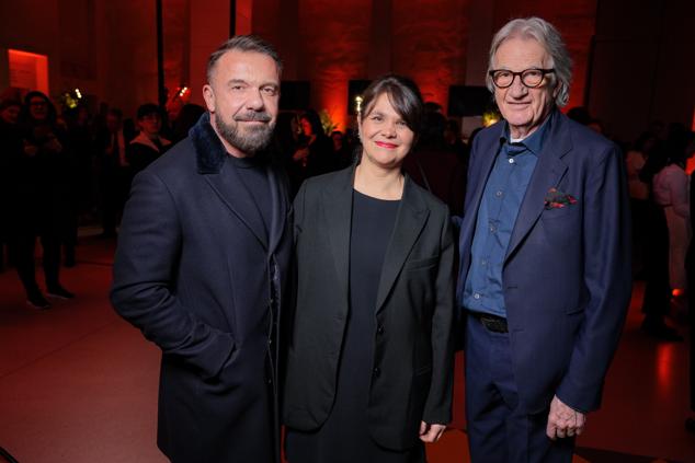 Cocktail por la inauguración de la nueva exposición de Picasso en París: Paul Smith, Diana y Olivier Widmaier Picasso