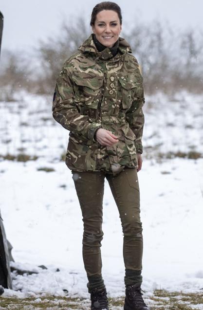 Kate Middleton con pantalones cargo. / GTRES