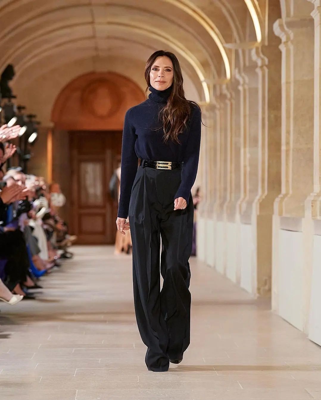 Los pantalones verdes primaverales de Victoria Beckham ya tienen su versión low cost