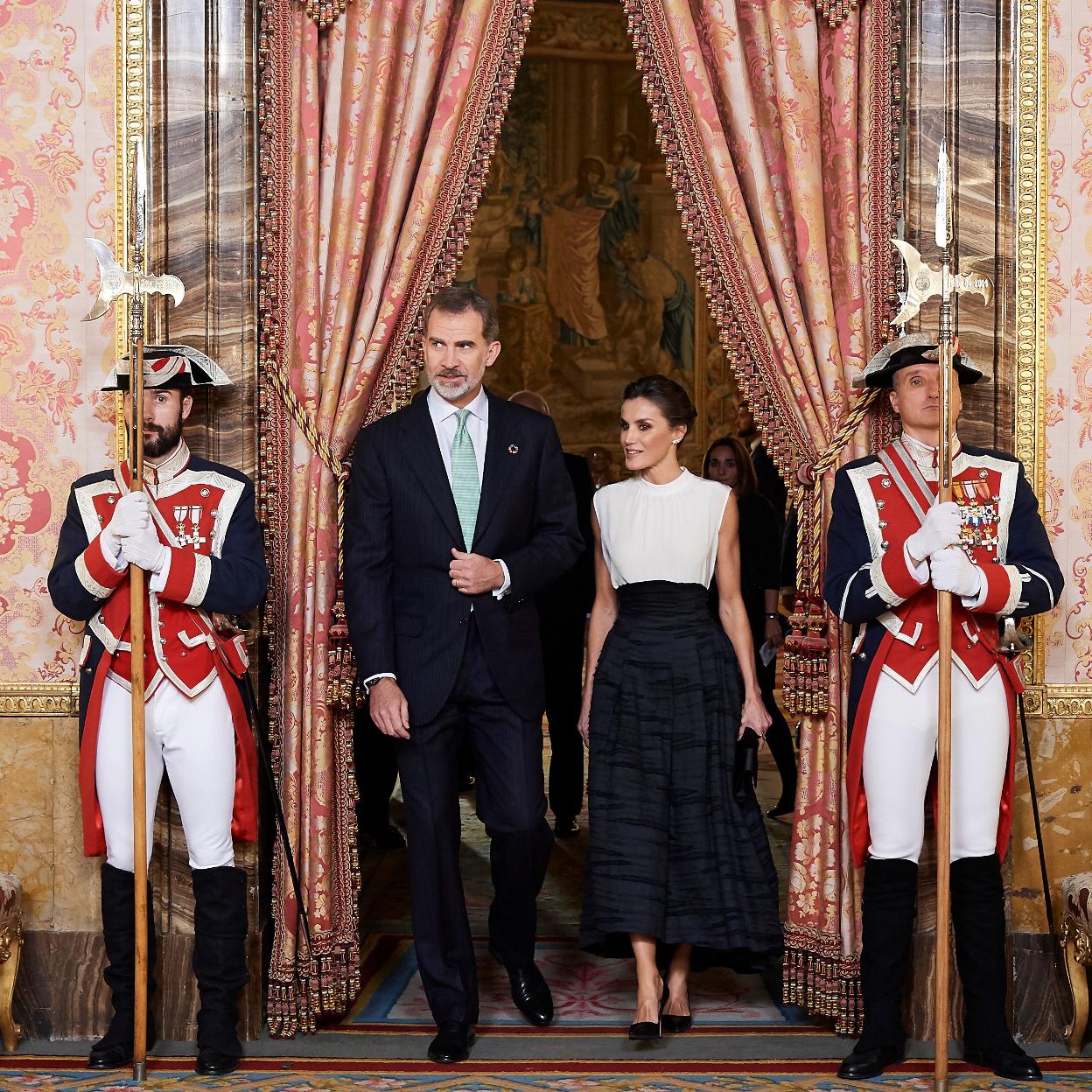 Los reyes Felipe VI y Letizia solo hacen acto de presencia en el Palacio Real cuando así lo indica su agenda oficial: es sede de recepciones, banquetes y ceremonias. /GETTY IMAGES