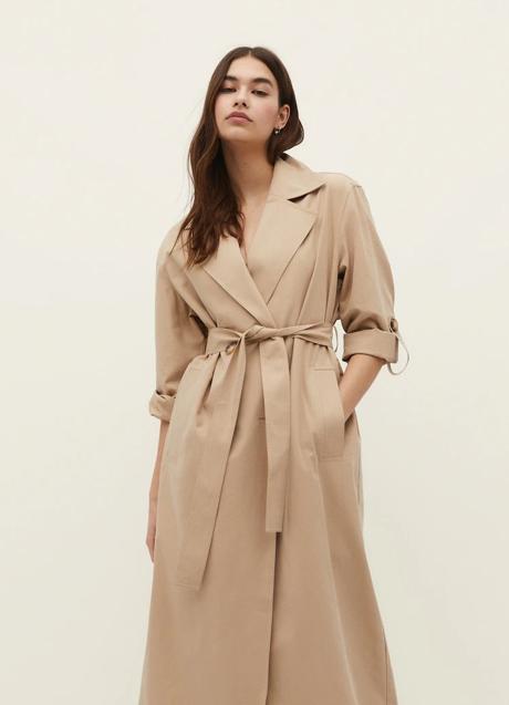 Trench de sarga de Stradivarius (55,99 euros)