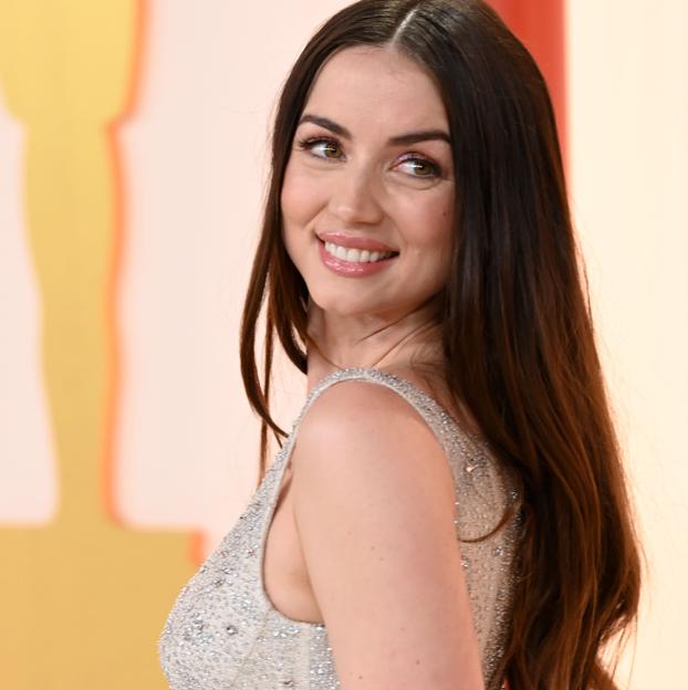 El look de Ana de Armas en los premios Oscar 2023: así ha derrochado sencillez y elegancia en la alfombra roja