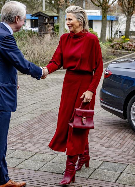 La reina Máxima de Holanda con un total look rojo. / GTRES