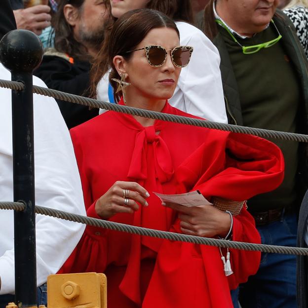 Virginia Troconis con un look rojo.