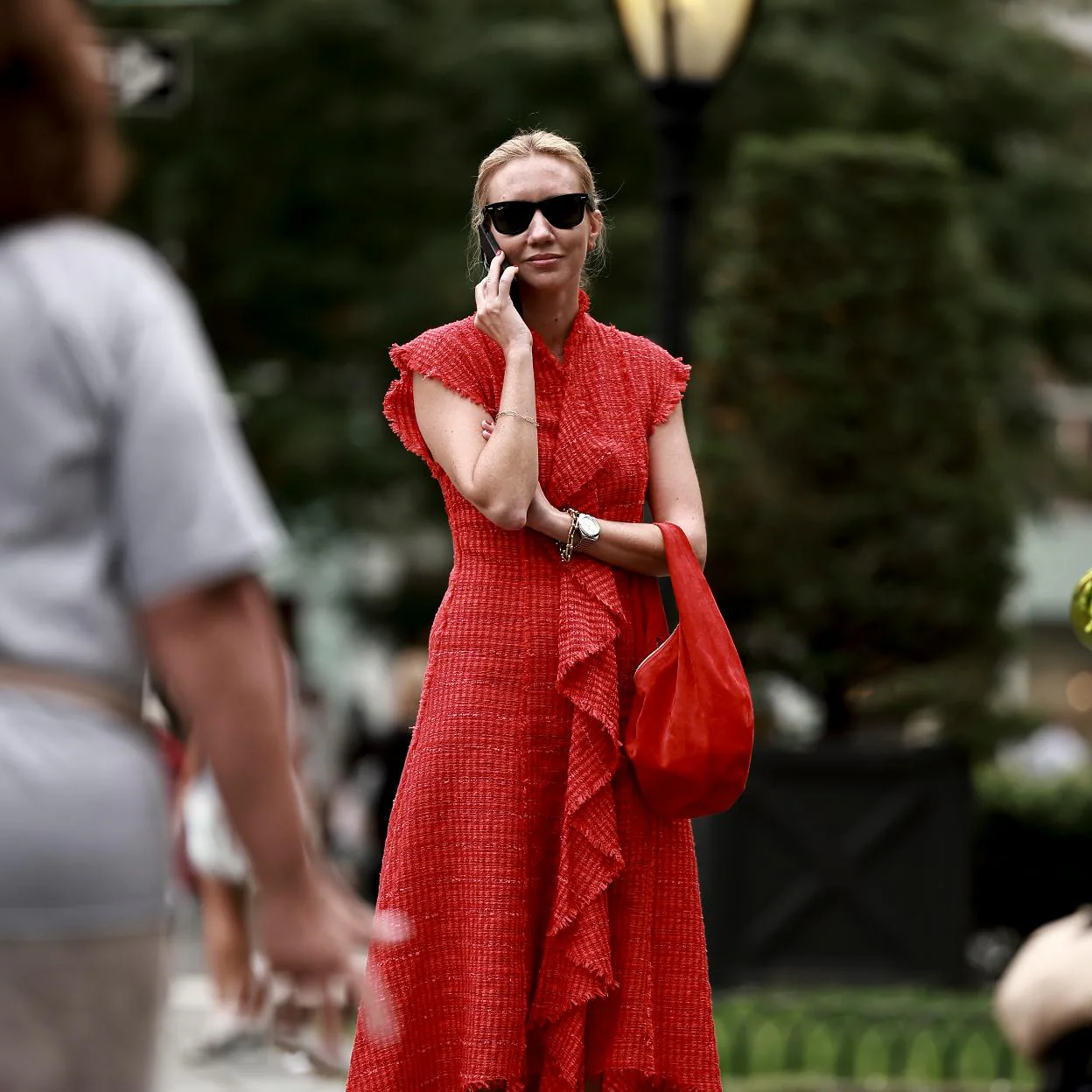 Este es el vestido rojo baratísimo Primark que pueden llevar madre e hija por lo bien que sienta | Mujer Hoy