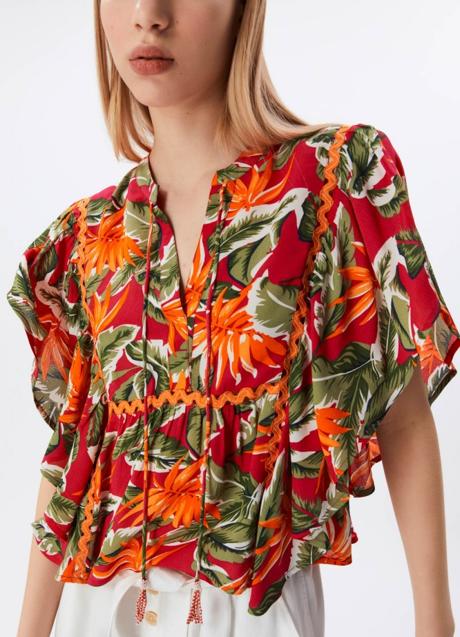 Blusa estampada de Sfera (25,99 euros)