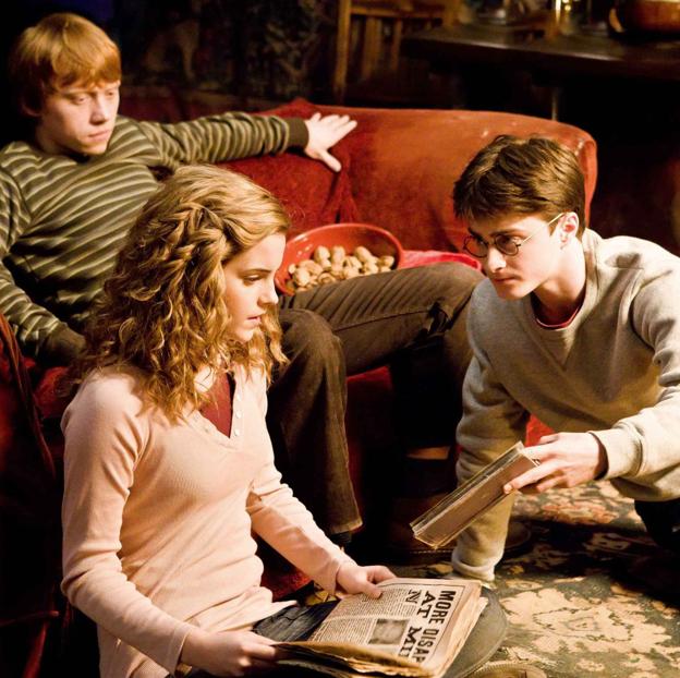 Emma Watson, Rupert Grint y Daniel Radcliffe, en Harry Potter y el misterio del Príncipe. 