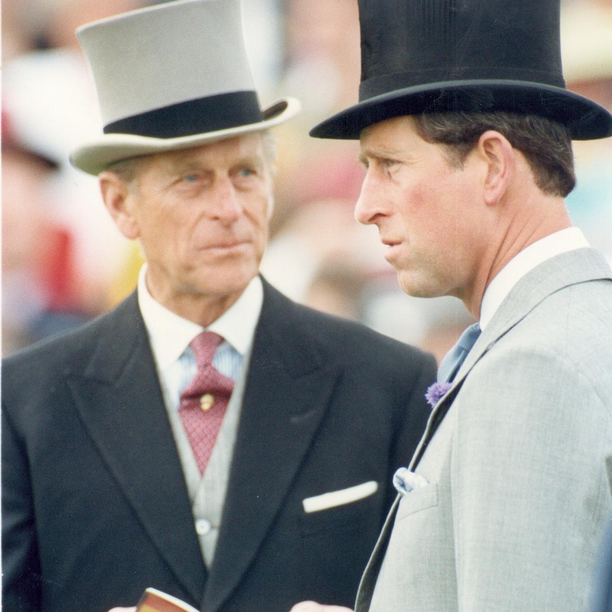 Felipe de Edimburgo con su hijo Carlos/gtres