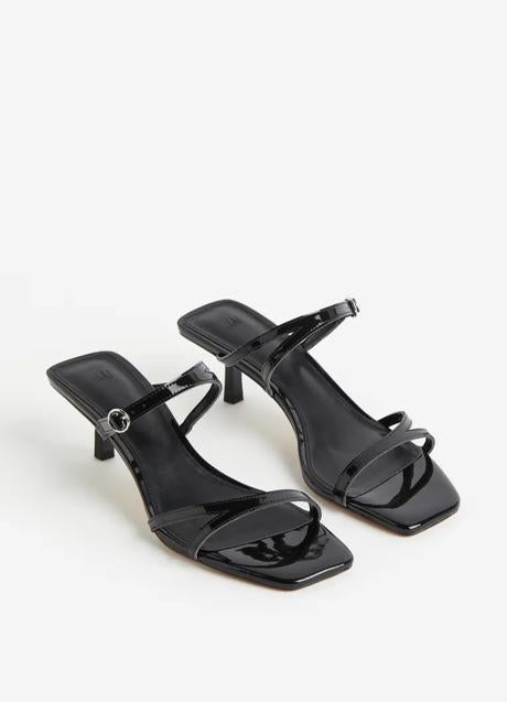 Sandalias negras de H&M (24,99 euros)