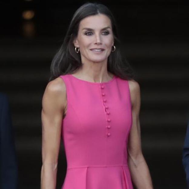 Cómo usar las pesas rusas para definir y tonificar los hombros como la reina Letizia