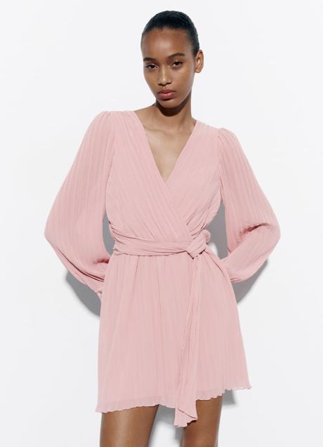 Vestido corto de Zara (35,99 euros)