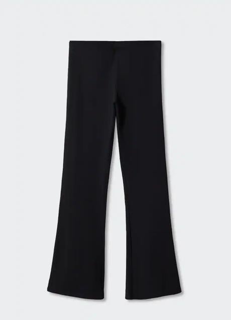 Pantalón de traje en color negro de Mango. Foto: Mango.