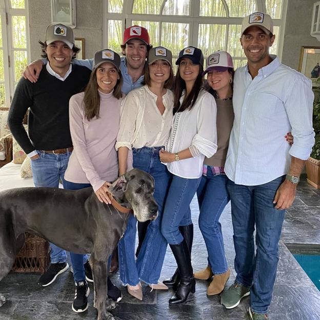 Álvaro Castillejo junto a su mujer, sus primas Tamara Falcó y ana Boyer, y sus parejas, Fernando Verdasco e Iñigo Onieva.