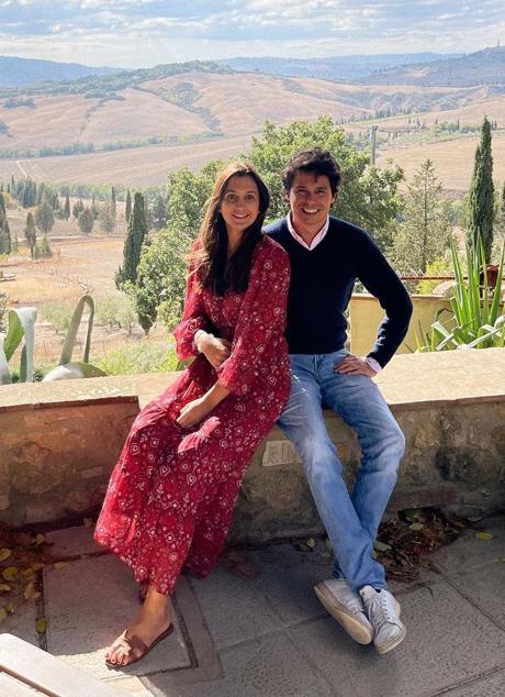 Álvaro Castillejo y su esposa, la periodista Cristina Fernández de Torres.