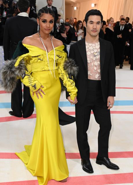 Ariana DeBose y Joseph Altuzarra con looks llamativos e intensos. / GTRES