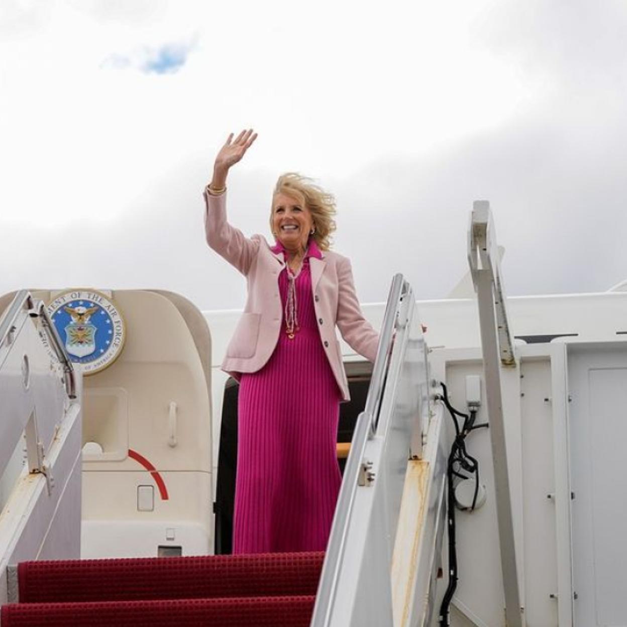 Jill Biden a punto de partir a la coronación de Carlos III./@flotus