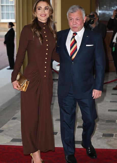 Hassan y Rania de Jordania, en la alfombra roja de Buckingham Palace. (FOTO: GTRES)