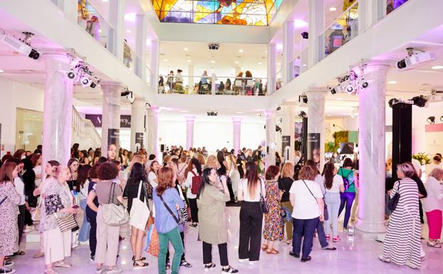 Más de 1.500 personas llenaron el Palacio de Neptuno en el Mujerhoy Fest.