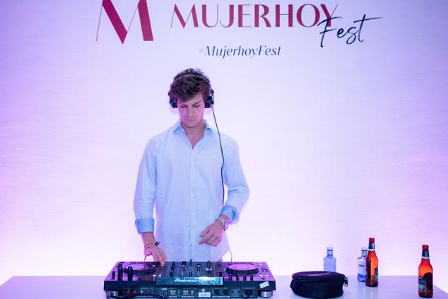 Los mejores momentos del Mujerhoy Fest en fotos: DJ Guada pinchando en el evento