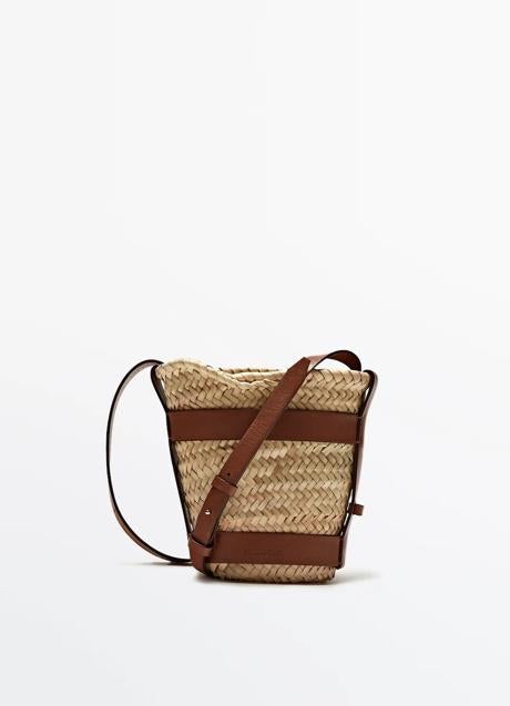 Bolso de rafia de Massimo Dutti (79,99 euros)