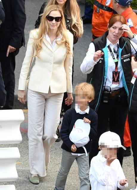 Beatrice Borromeo en Mónaco con un look de blazer. / GTRES