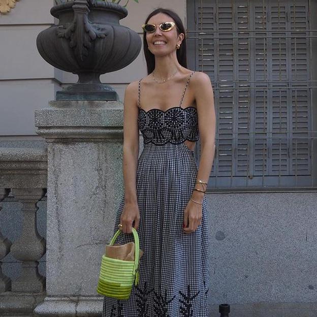 Este es el vestido de cuadros vichy más bonito de la temporada (y ya arrasa entre las influencers)