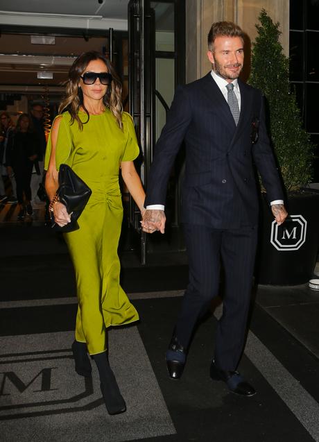 Victoria Beckham con el vestido verde de la reina Letizia. / GTRES