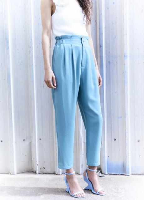 Pantalón azul de Sfera (25,99 euros)