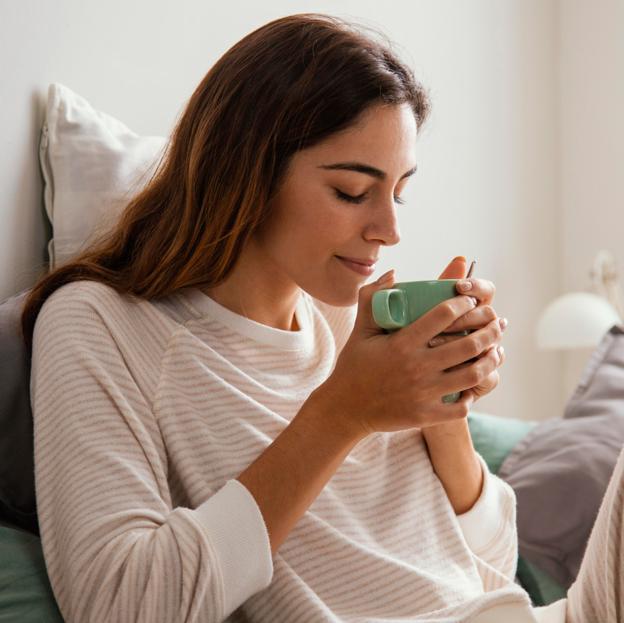 Infusión de tomillo y limón, la bebida que inhibe el apetito y quema la grasa abdominal para conseguir un vientre plano