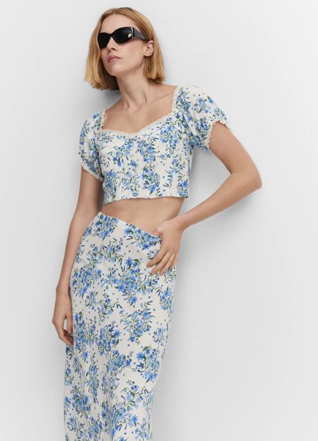 Top con estampado de flores de Mango (25,99 euros)