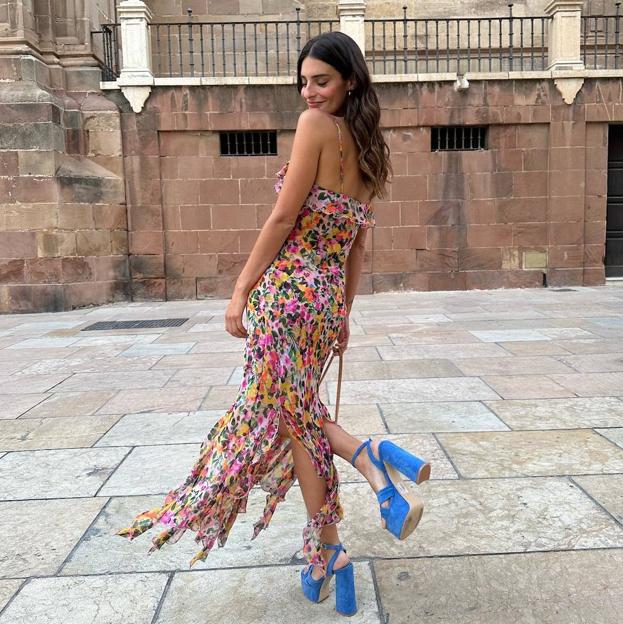 El vestido de flores más favorecedor de la temporada que todas las influencers tienen y se agota por horas