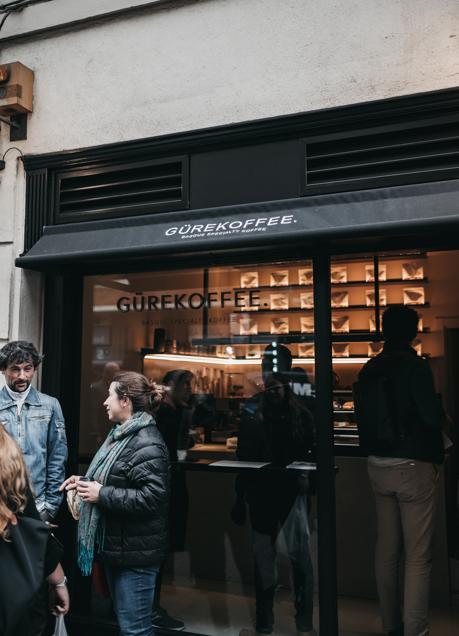 La fachada de Gürekoffee, referencia del café de especialidad en Bilbao. /D.R