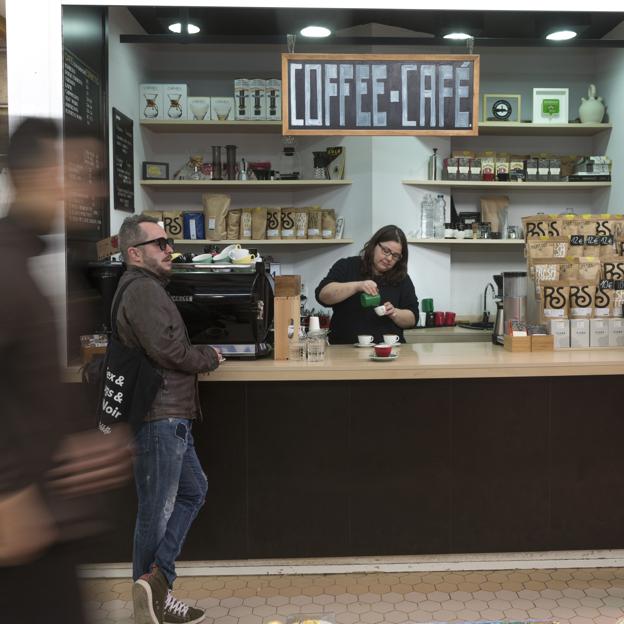 El puesto de Retrogusto Coffemates en el Mercado Central de Valencia.