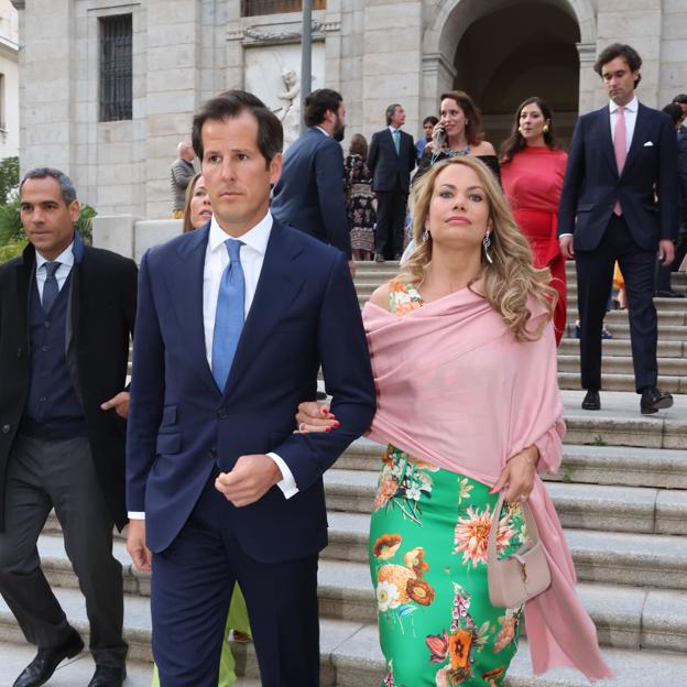 Carla Goyanes y Jorge Benguría, en la boda de Lucía Domínguez Vega-Penichet y Álvaro Gomis