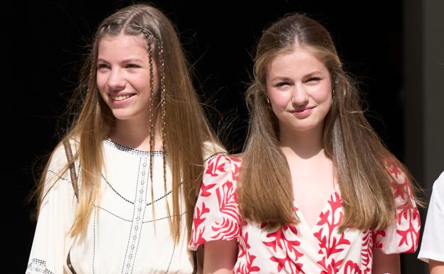 La infanta Sofía con su hermana, la princesa Loenor.