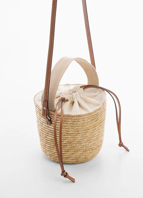 Bolso de rafia de Mango (35,99 euros)