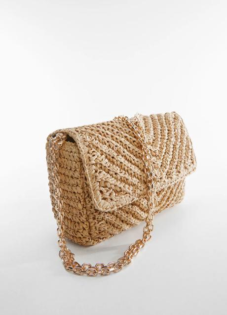 Bolso de fibra natural de Mango (39,99 euros)